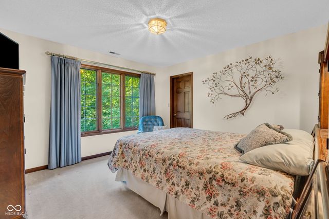 824 Wedgewood Lane, Carmel, IN 46033