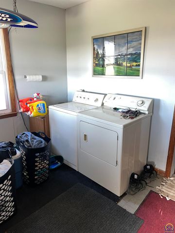 9335 NW 66th St, Silver Lake, KS 66539