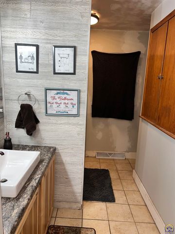 9335 NW 66th St, Silver Lake, KS 66539