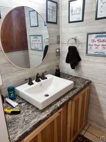 9335 NW 66th St, Silver Lake, KS 66539