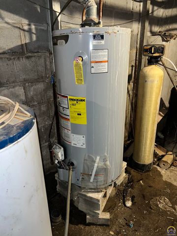 9335 NW 66th St, Silver Lake, KS 66539