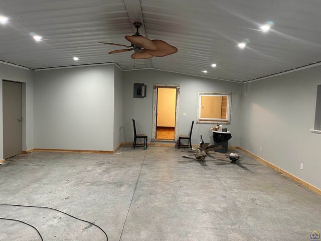 9335 NW 66th St, Silver Lake, KS 66539