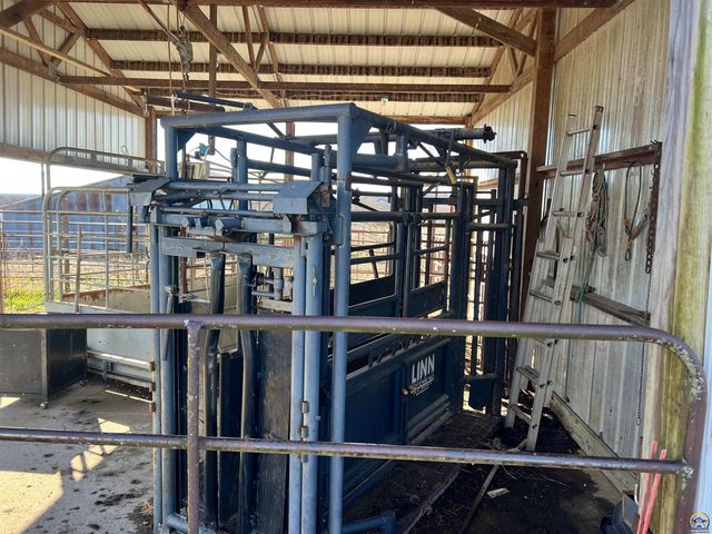 9335 NW 66th St, Silver Lake, KS 66539