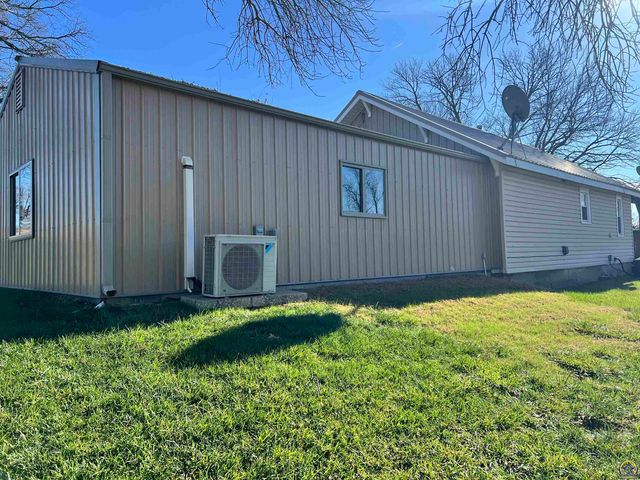 9335 NW 66th St, Silver Lake, KS 66539