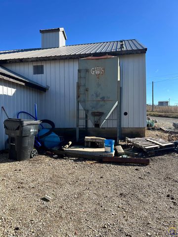 9335 NW 66th St, Silver Lake, KS 66539