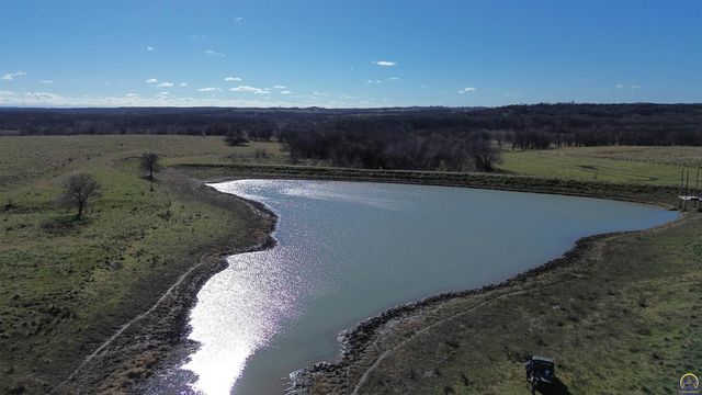 9335 NW 66th St, Silver Lake, KS 66539