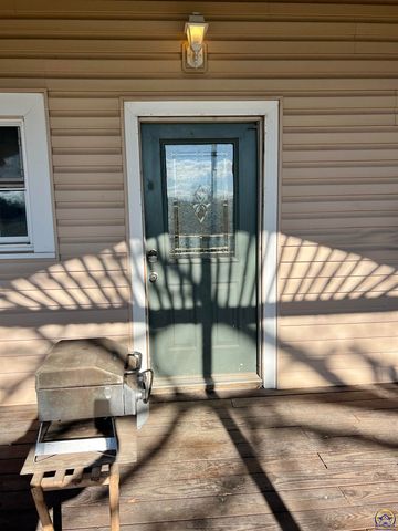 9335 NW 66th St, Silver Lake, KS 66539