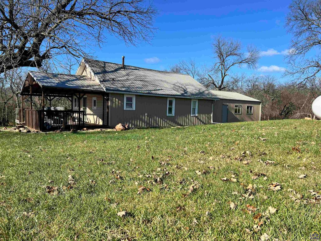 9335 NW 66th St, Silver Lake, KS 66539