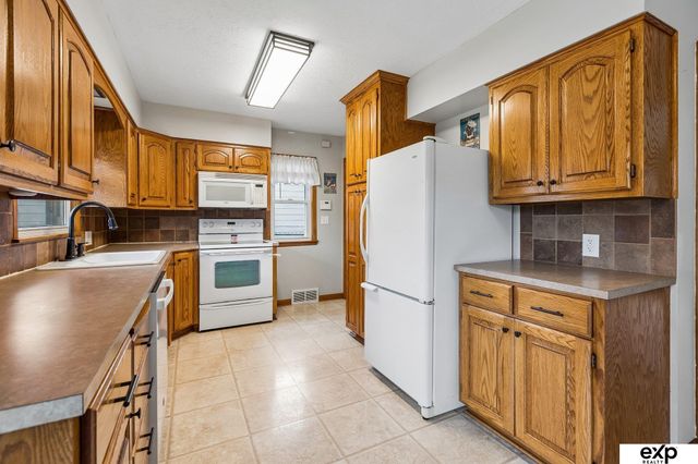 4001 S 39th Street, Omaha, NE 68107