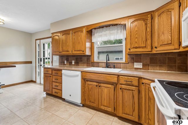 4001 S 39th Street, Omaha, NE 68107