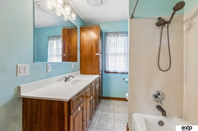 4001 S 39th Street, Omaha, NE 68107