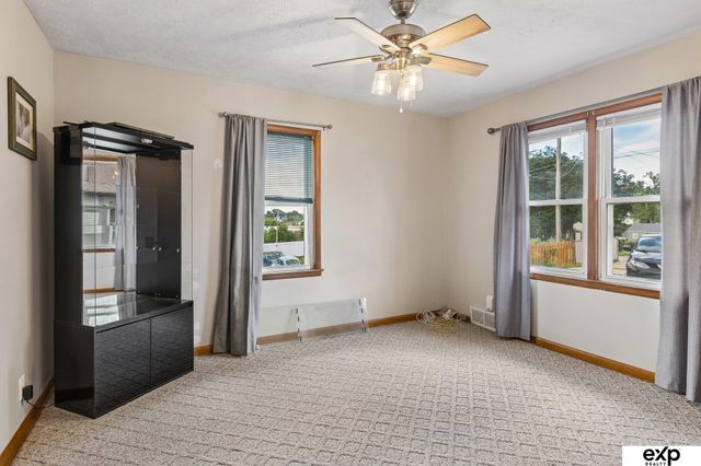 4001 S 39th Street, Omaha, NE 68107