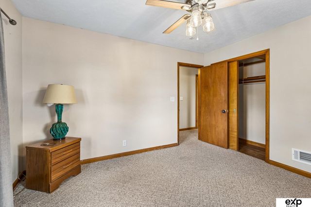 4001 S 39th Street, Omaha, NE 68107