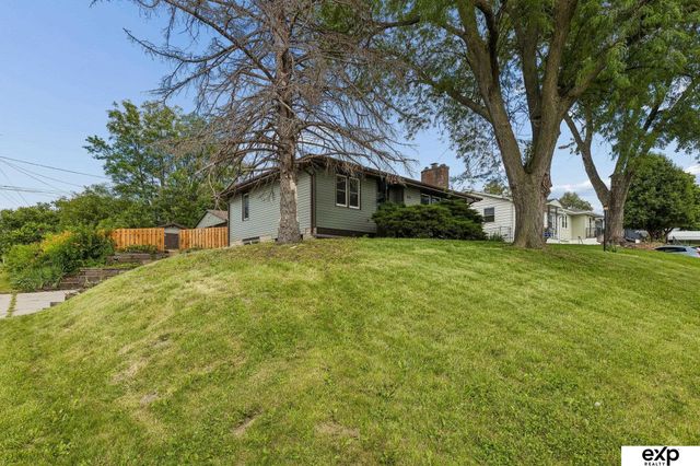 4001 S 39th Street, Omaha, NE 68107