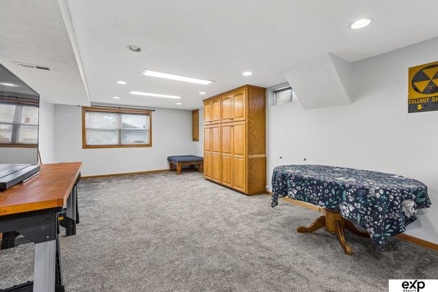 4001 S 39th Street, Omaha, NE 68107