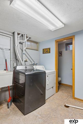 4001 S 39th Street, Omaha, NE 68107