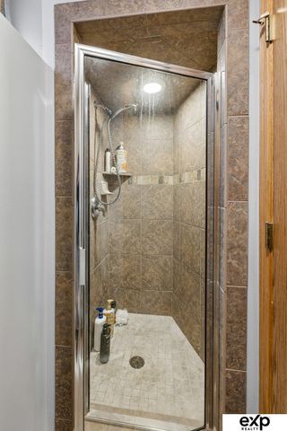 4001 S 39th Street, Omaha, NE 68107