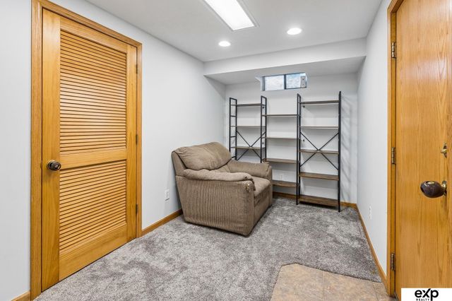 4001 S 39th Street, Omaha, NE 68107