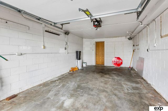 4001 S 39th Street, Omaha, NE 68107