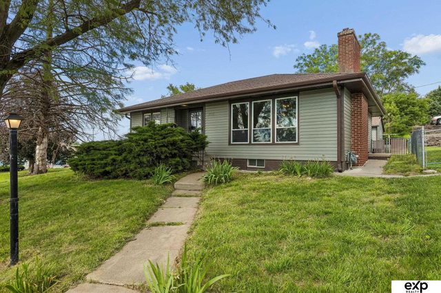 4001 S 39th Street, Omaha, NE 68107