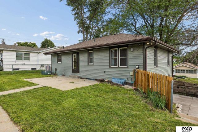 4001 S 39th Street, Omaha, NE 68107