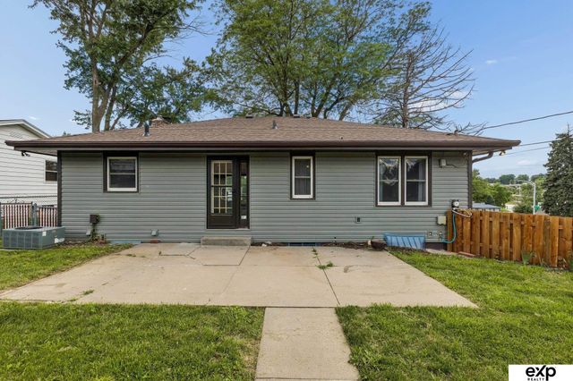 4001 S 39th Street, Omaha, NE 68107