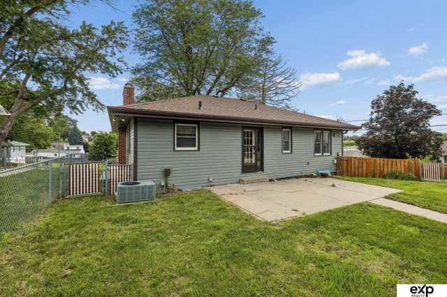 4001 S 39th Street, Omaha, NE 68107