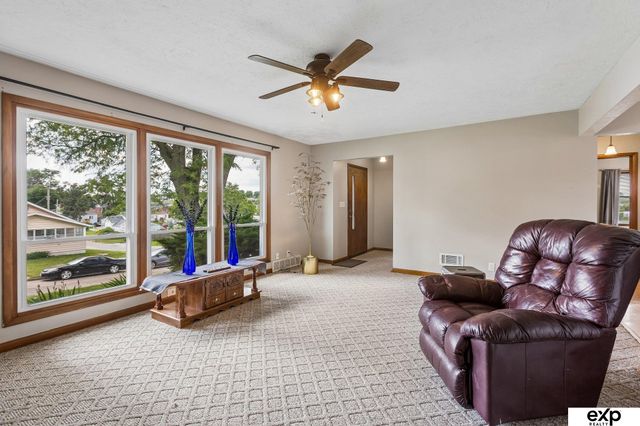 4001 S 39th Street, Omaha, NE 68107