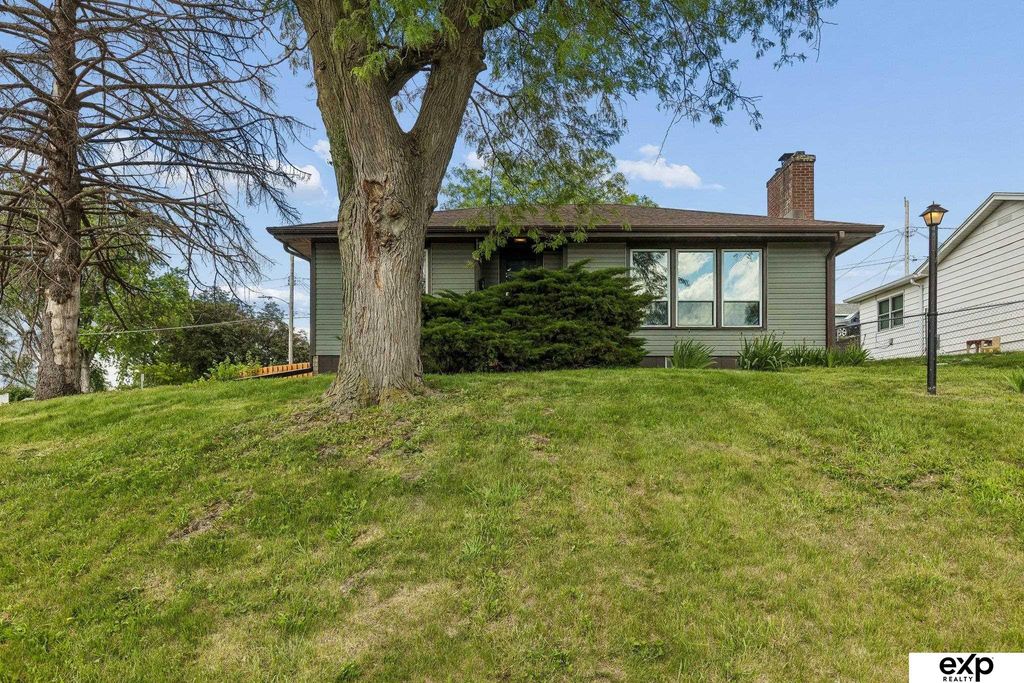 4001 S 39th Street, Omaha, NE 68107