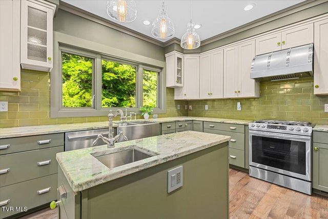 375 Middle Creek Road, Afton, TN 37616