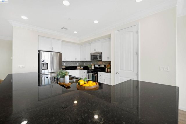 6299 Rocky Point Ct, Oakland, CA 94605