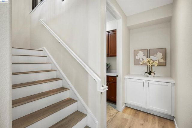 6299 Rocky Point Ct, Oakland, CA 94605