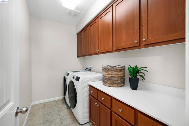 6299 Rocky Point Ct, Oakland, CA 94605