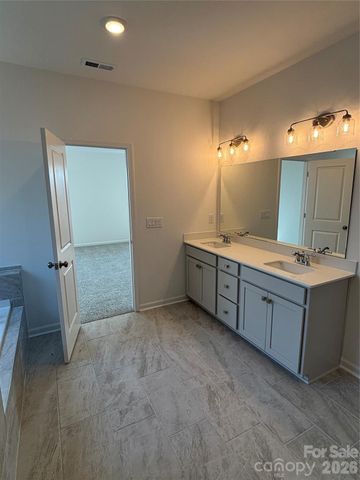 10221 Whitaker Pointe Drive, Huntersville, NC 28078