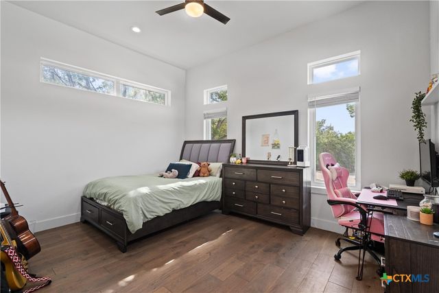 418 S Venture Boulevard, Point Venture, TX 78645
