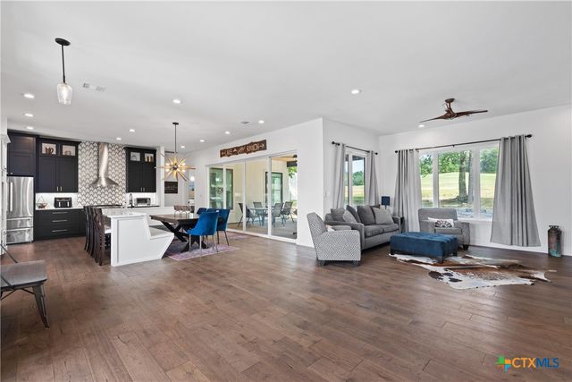 418 S Venture Boulevard, Point Venture, TX 78645