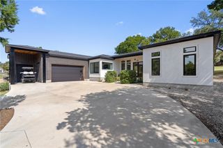 418 S Venture Boulevard, Point Venture, TX 78645