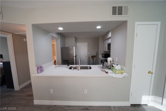 7255 West Sunset Road 2061, Las Vegas, NV 89113