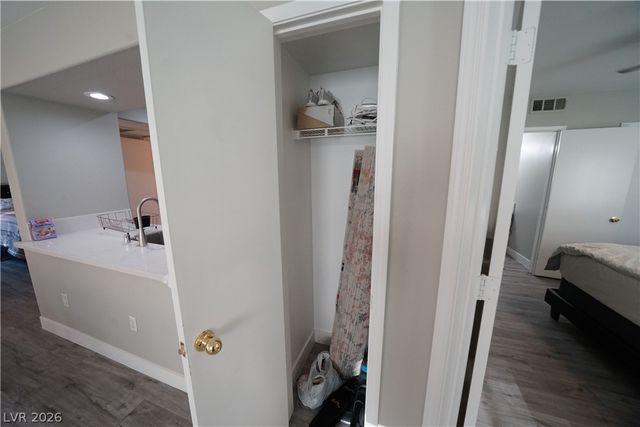 7255 West Sunset Road 2061, Las Vegas, NV 89113