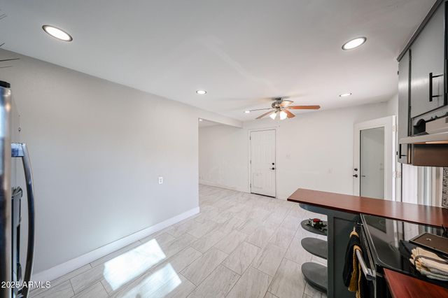 2317 W WHITTON Avenue, Phoenix, AZ 85015