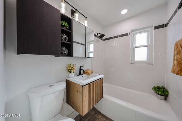 2317 W WHITTON Avenue, Phoenix, AZ 85015