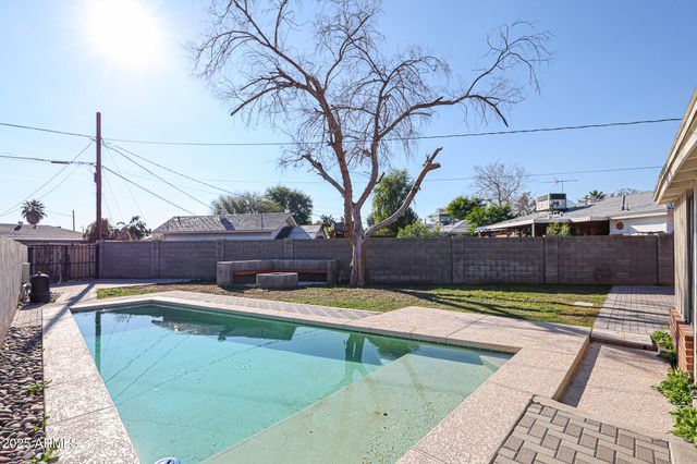 2317 W WHITTON Avenue, Phoenix, AZ 85015