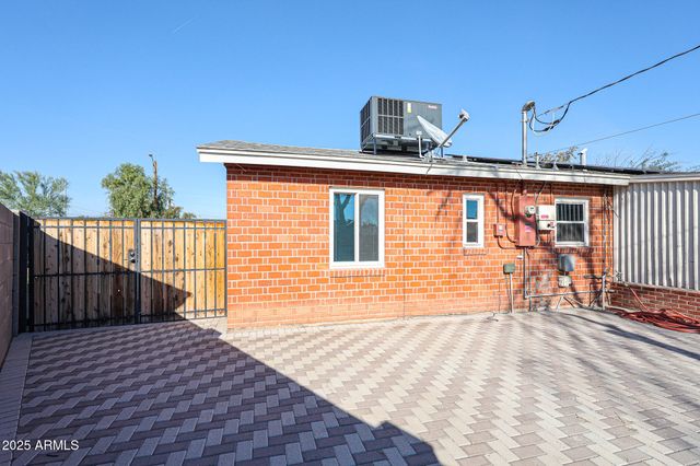 2317 W WHITTON Avenue, Phoenix, AZ 85015