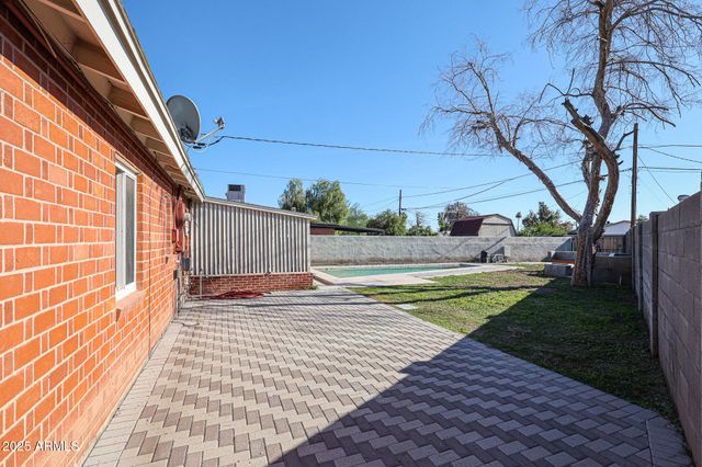 2317 W WHITTON Avenue, Phoenix, AZ 85015