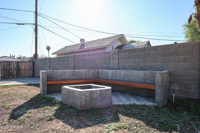 2317 W WHITTON Avenue, Phoenix, AZ 85015