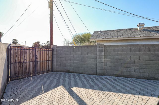 2317 W WHITTON Avenue, Phoenix, AZ 85015