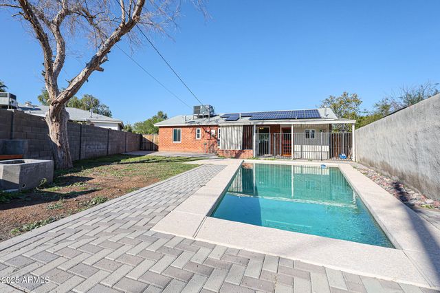 2317 W WHITTON Avenue, Phoenix, AZ 85015