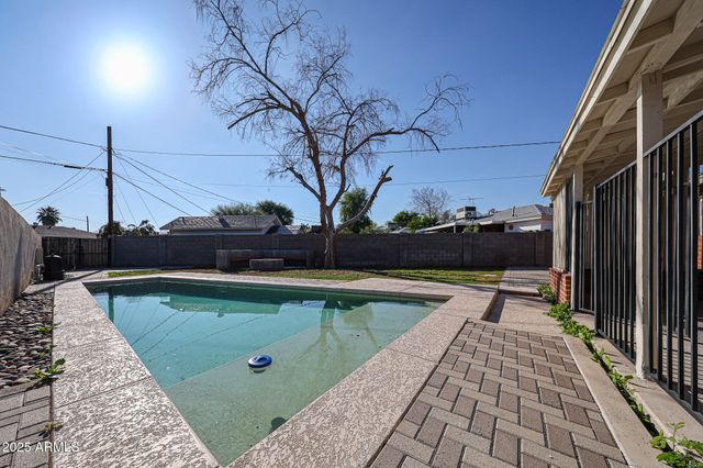 2317 W WHITTON Avenue, Phoenix, AZ 85015