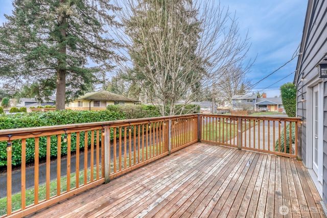 9004 218th Street SW, Edmonds, WA 98026