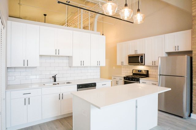 4439 W Fullerton Avenue SF, Chicago, IL 60639